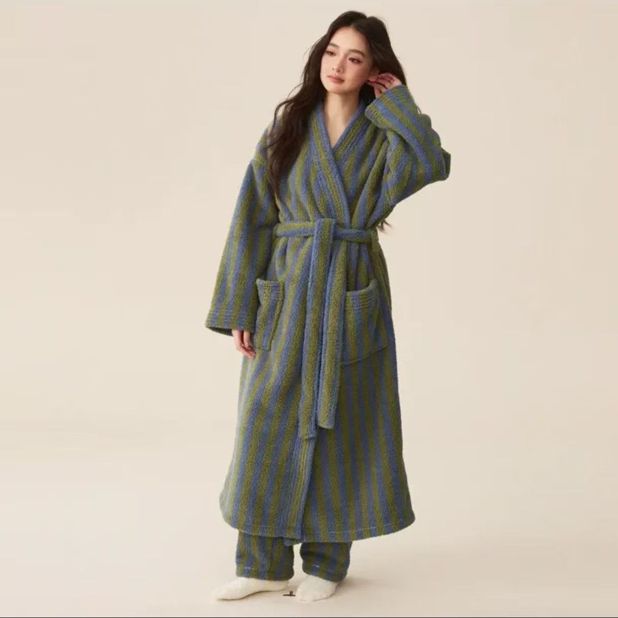 Bata de baño larga a rayas con capucha y pantalón para hombre y mujer: ropa de estar por casa mullida, gruesa, cálida y suave.
