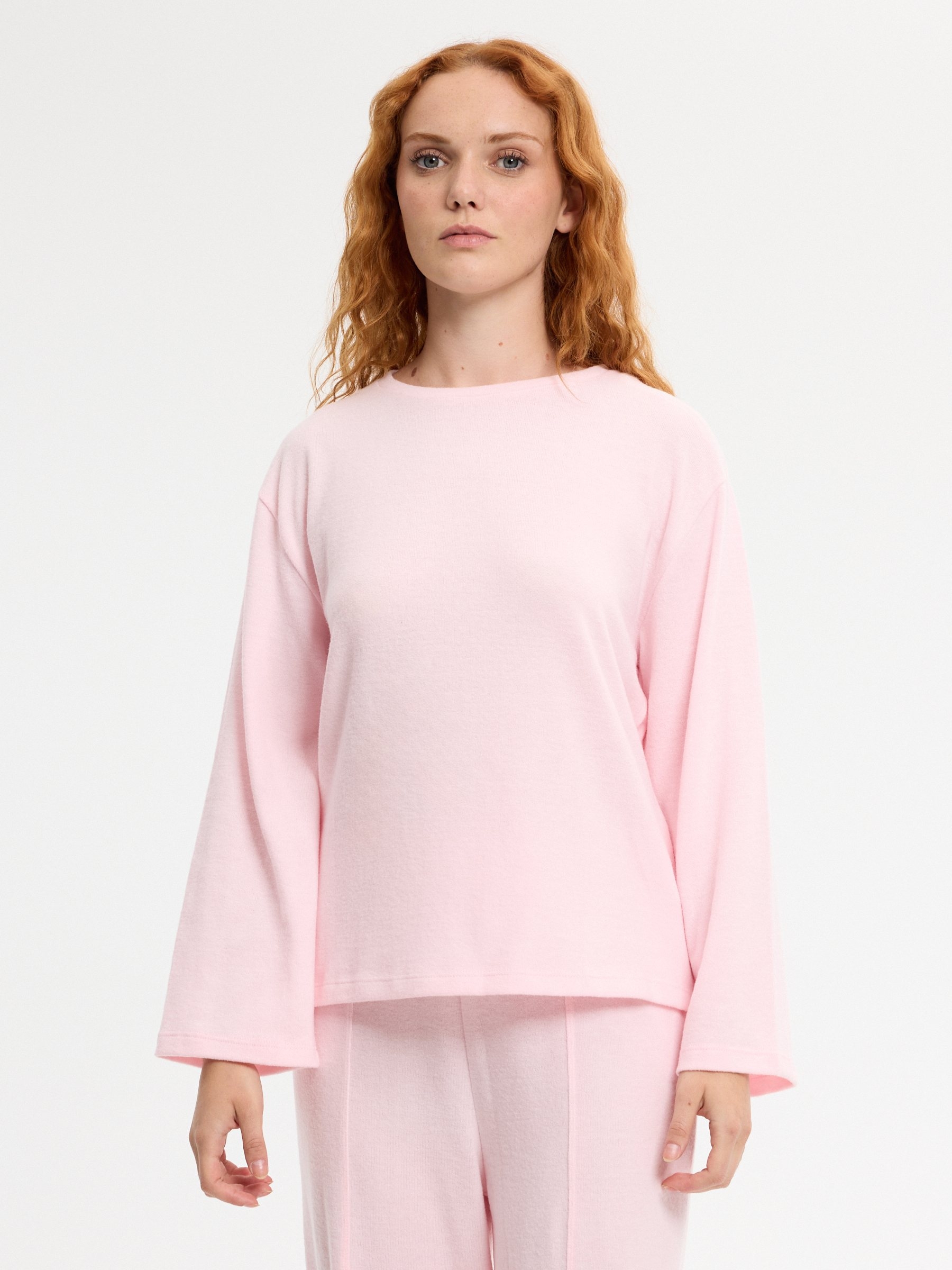 Camiseta oversize de punto soft, cuello redondo y manga 3/4, con caída relajada y tacto suave para uso INSIDE