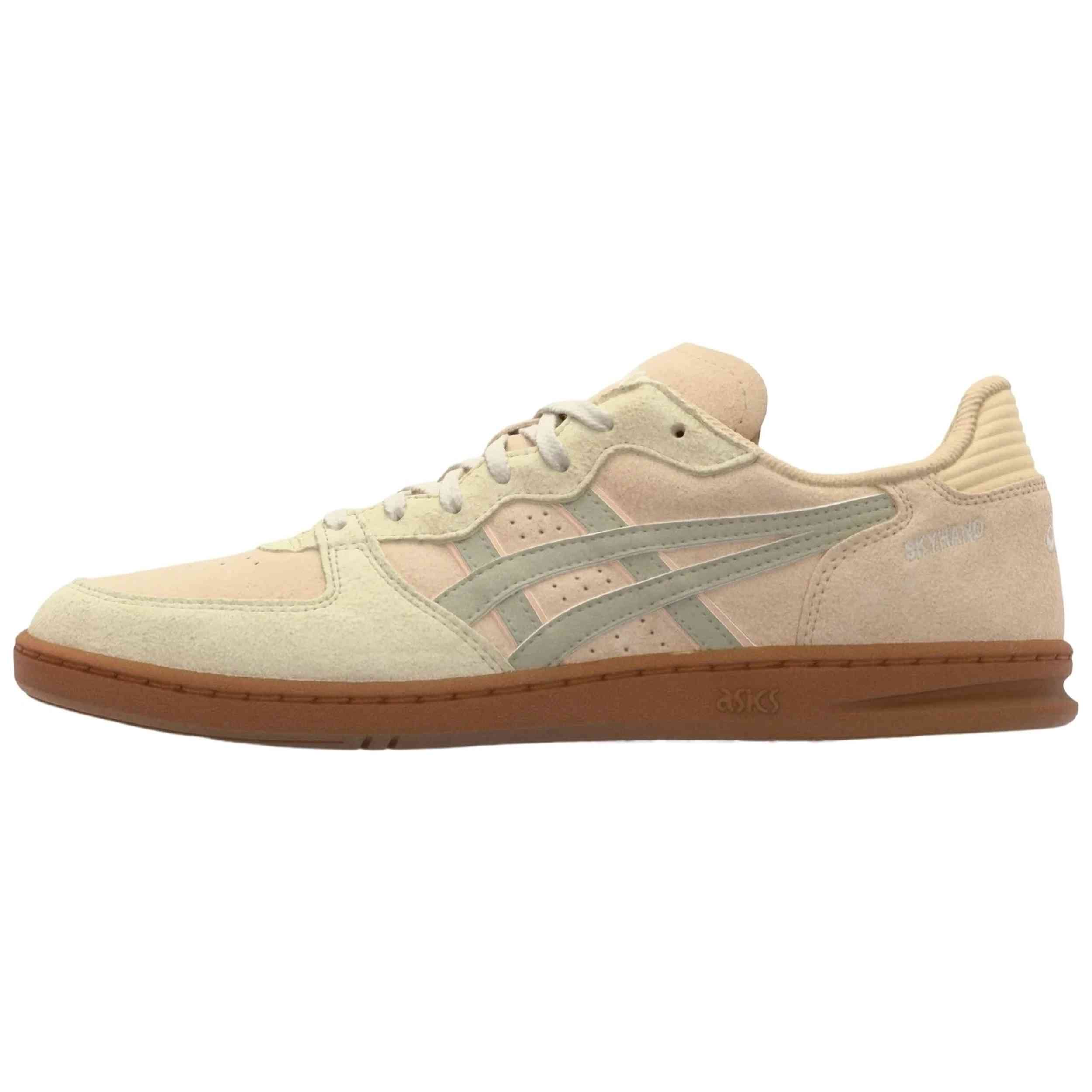 Zapatillas Asics modelo SKYHAND OG para hombre y mujer en color Beige