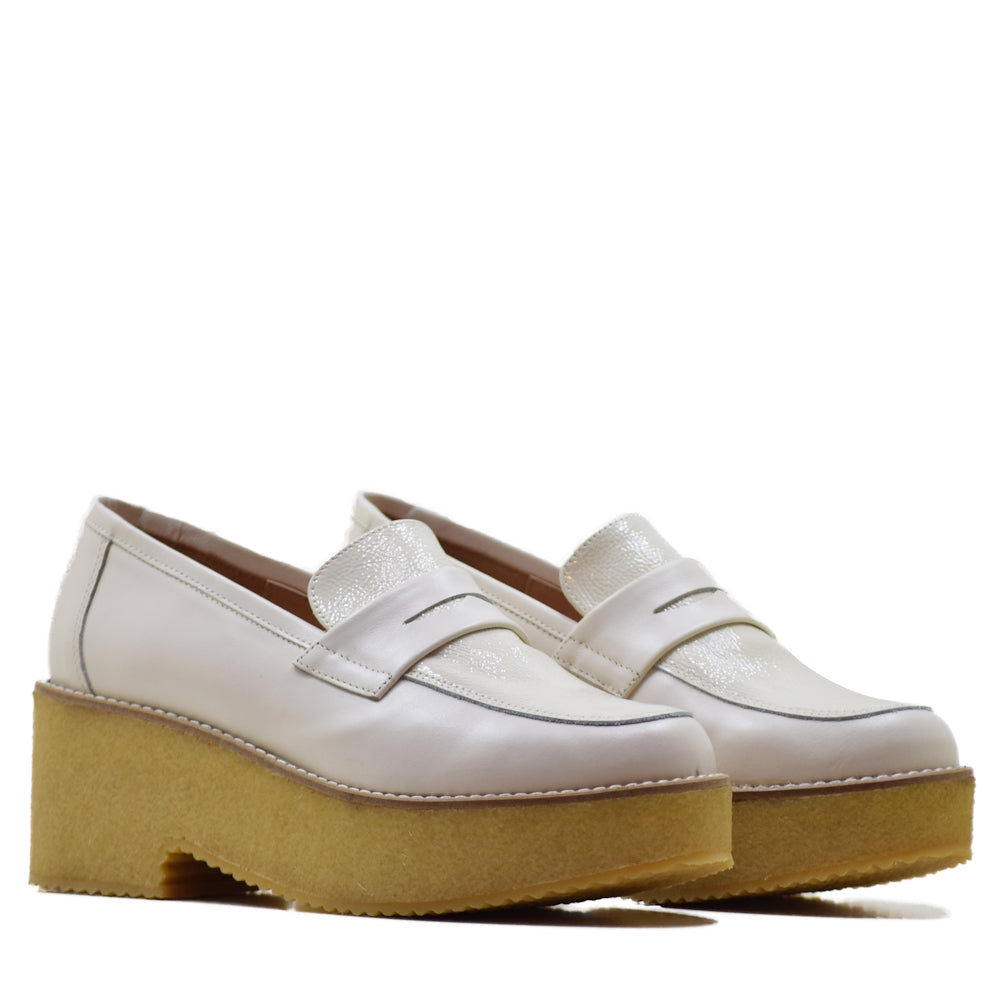 Mocasín de Mujer Helene Rouge 9153 Napa Nude con Plataforma Mostaza 55mm – Elegancia y Comfort en Cada Paso, Diseño Español de Piel Suave y Duradera, Tallas 35-42, Estilo Versátil y Moderno, Tacón Med
