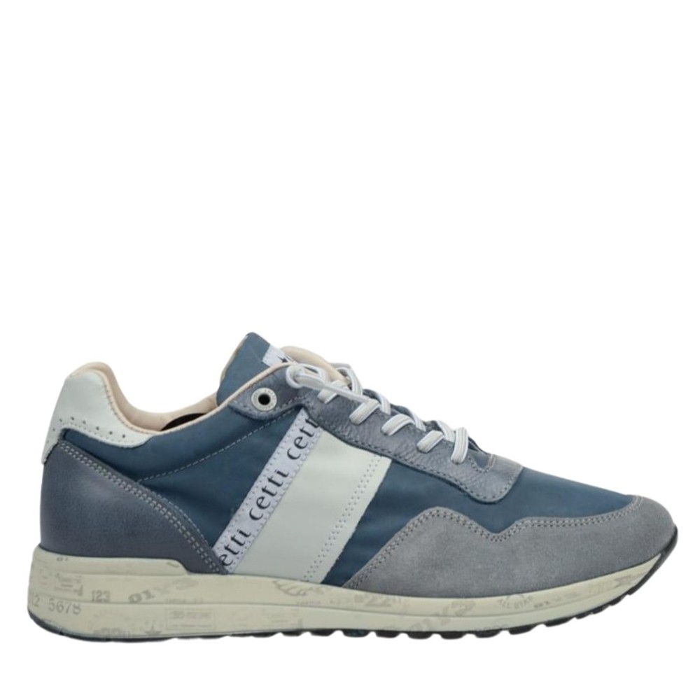 Cómoda  Cómoda y elegante zapatilla hombre 1370 de CETTI en naylon y refuerzos en ante azules y detalle blanco. Cordones elásticos. Plantilla acolchada Pisoantideslizante Altura Tacón bajo (1-3 cm) Referencia