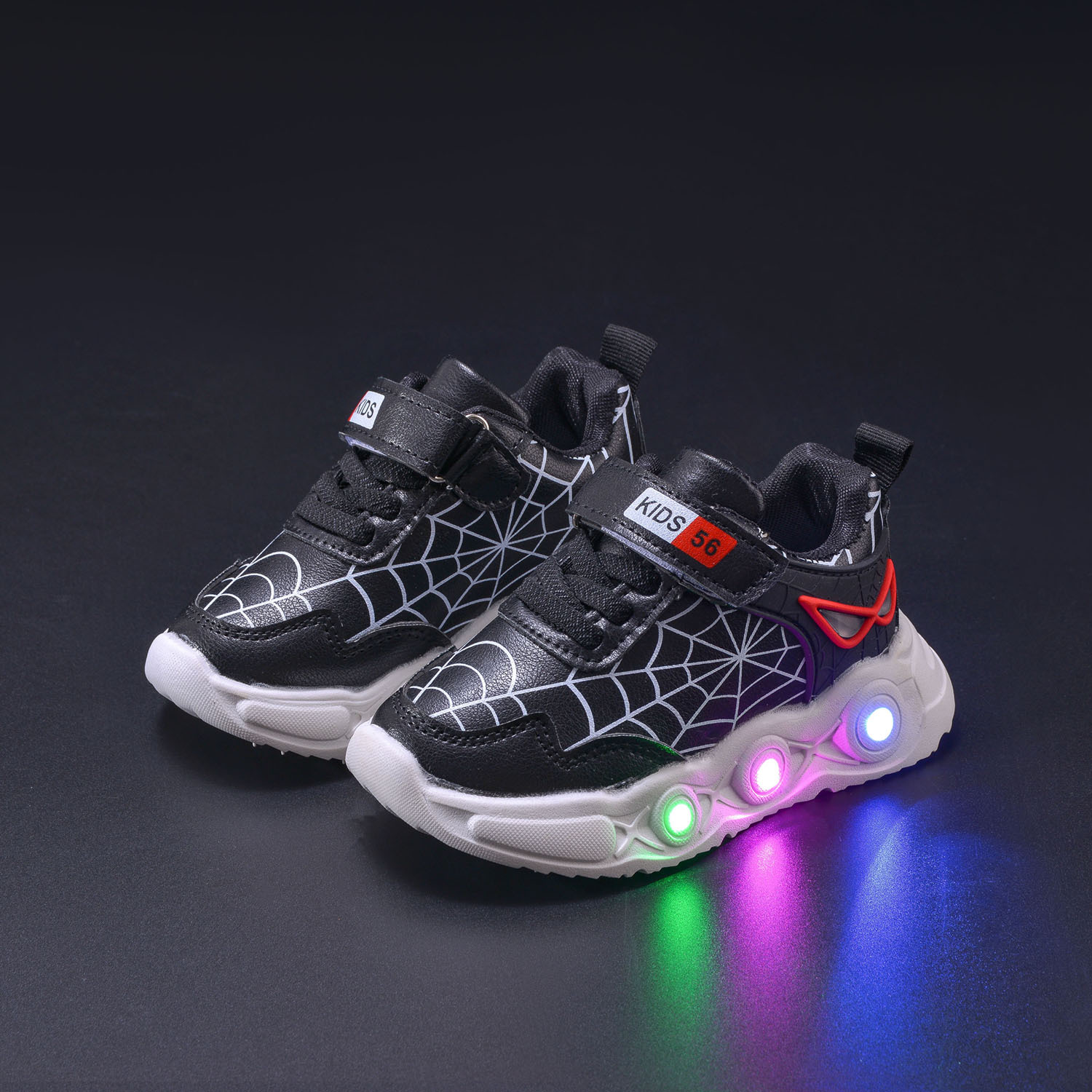 CA Nuevas zapatillas deportivas luminosas LED de telaraña de cuero para niños de primavera y otoño para niños pequeños y medianos. Zapatillas deportivas casuales.