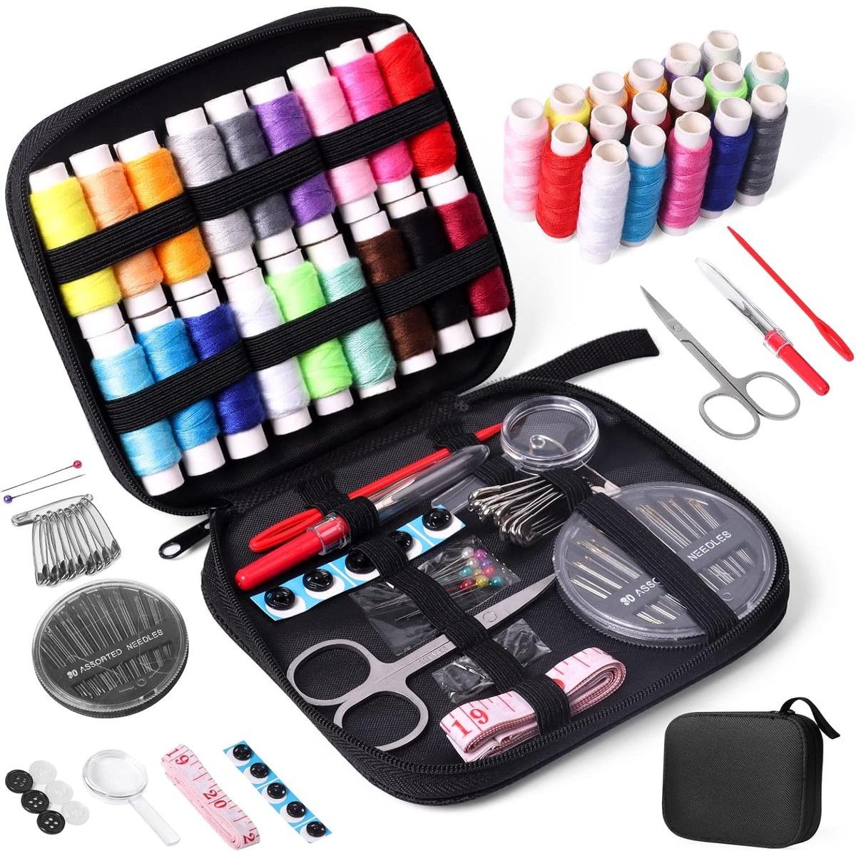 Deze complete 86-delige naaigereedschapset bevat een opbergdoos en hoogwaardige naaibenodigdheden, geschikt voor op reis, thuis, op het werk en in noodsituaties.