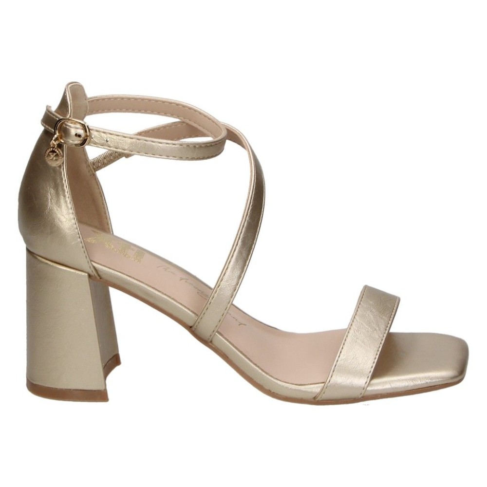 XTI | Sandalias de Tacón XTI para Mujer – Sandalias de Fiesta en Color Dorado – Sandalia de Evento con Hebilla – Tacón Alto y Cómodo – Vegan – Estilo Elegante – Boda – Ceremonia – Modelo 145105