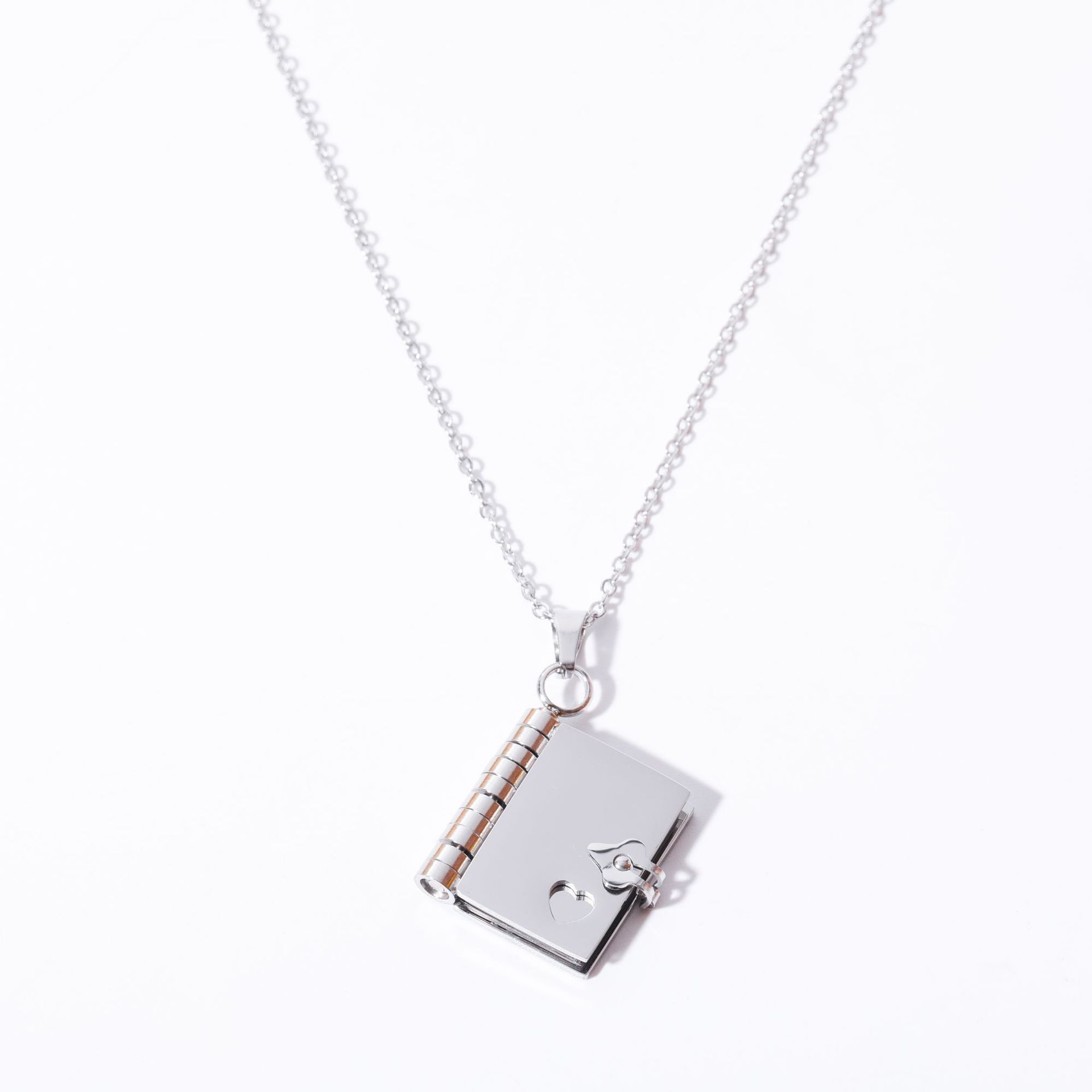 Collar sobre con letra de amor para mujer: libro de corazón de acero inoxidable, joyería con medallón abierto, joyería para el día de la madre, regalos para el día de San Valentín para mamá