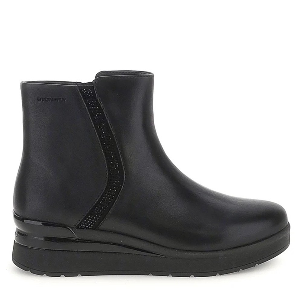 Cómoda  Cómodo y elegante botín mujer de Stonefly CREAM-64 suave piel negra y detalles de pedrería. Ajuste cremallera. Ligera cuña con tecnología BLUSOFT  amortiguadora Altura Tacón bajo (3-5 cm) Referencia 222968-000