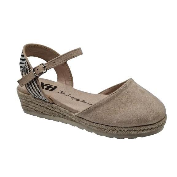 Xti - Alpargatas para niñas modelo Xti 150903 en color beige, calzado plano y cómodo ideal para uso diario en primavera y verano