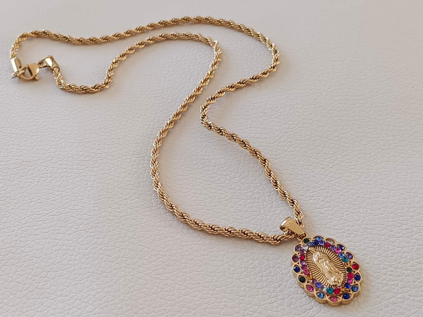Collar con cadena gruesa y colgante de medalla Virgen con circonitas Acero Inoxidable Baño Oro 18K para Mujeres