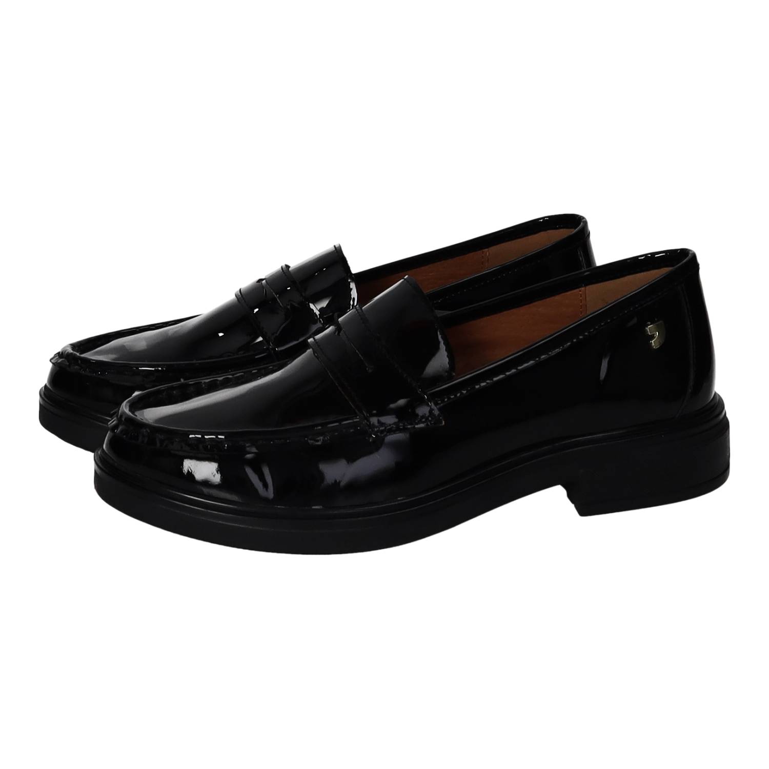 Zapatos Mocasín marca GIOSEPPO para mujer en color negro. Mocasines de piel 73406, negros efecto charol con antifaz, plantilla acolchada y piso de caucho sostenible, GIOSEPPO