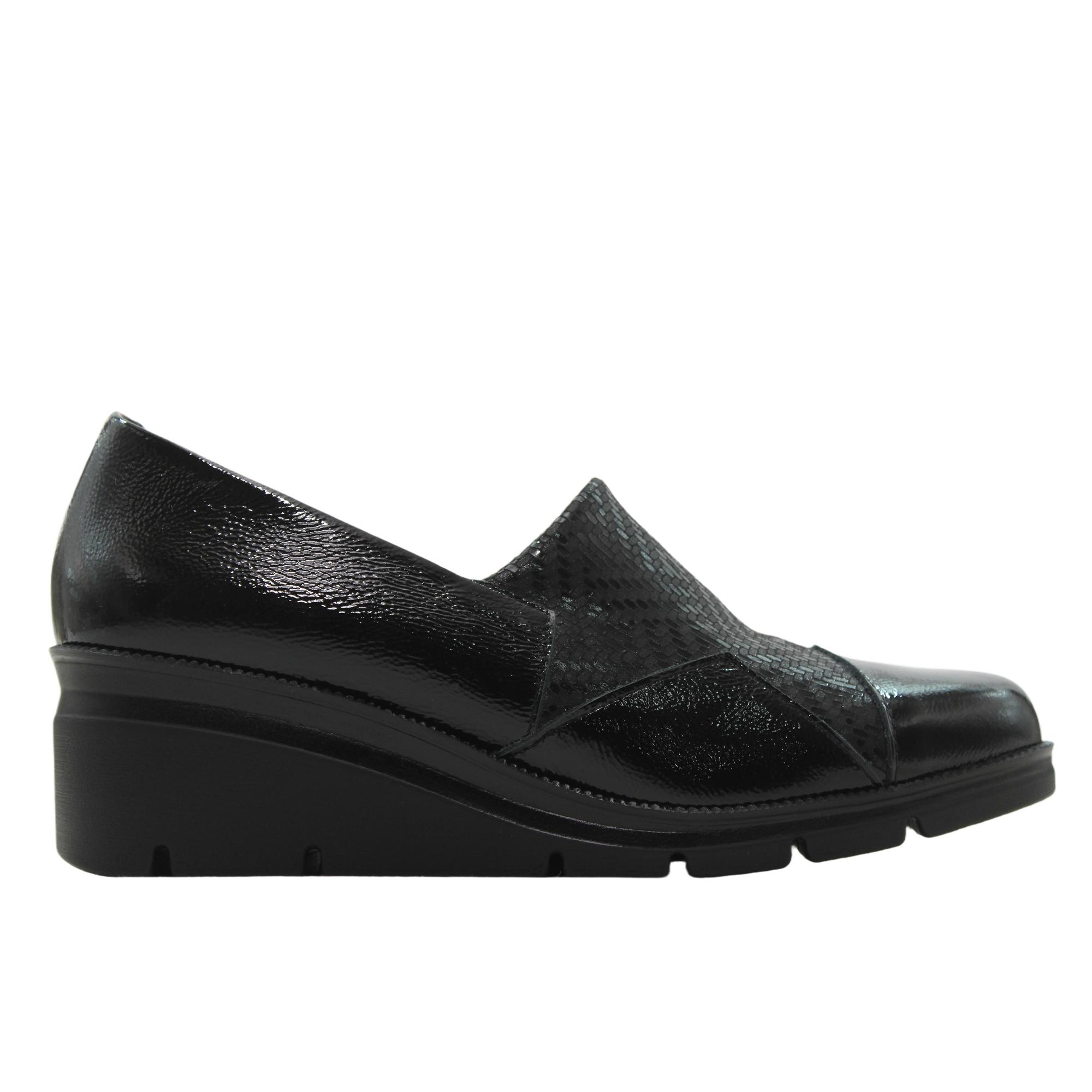 PITILLOS 11531 Mocasín con cuña de piel charol, grabado, suela goma, para señora