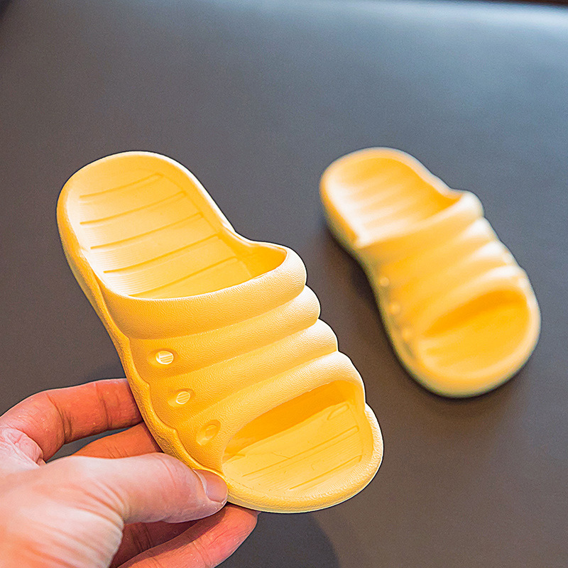 CA Zapatillas de baño para niños y niñas de Caterpillar, zapatillas de baño de interior con suela suave y antideslizantes para el hogar.