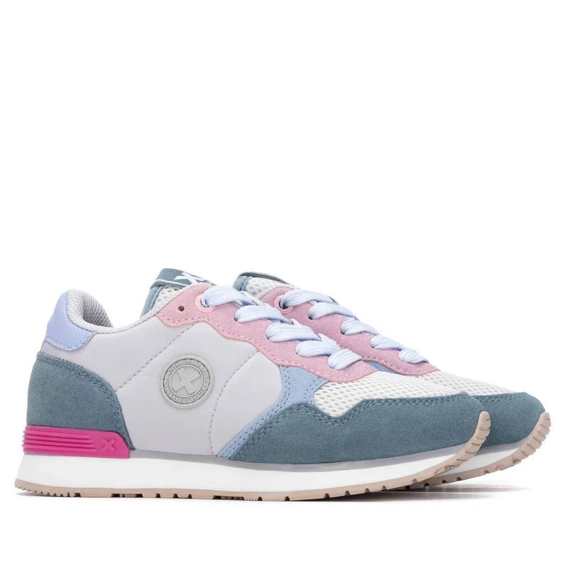XTI - Zapatillas NIÑA para niños y niñas, fabricadas en material textil ligero, con cierre tradicional y suela de goma antideslizante para máxima seguridad