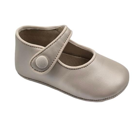 Chuches - Patucos sin suela para niñas CH 602, diseño minimalista y cómodo para uso diario en color beige, ideal para bebés y primeros pasos
