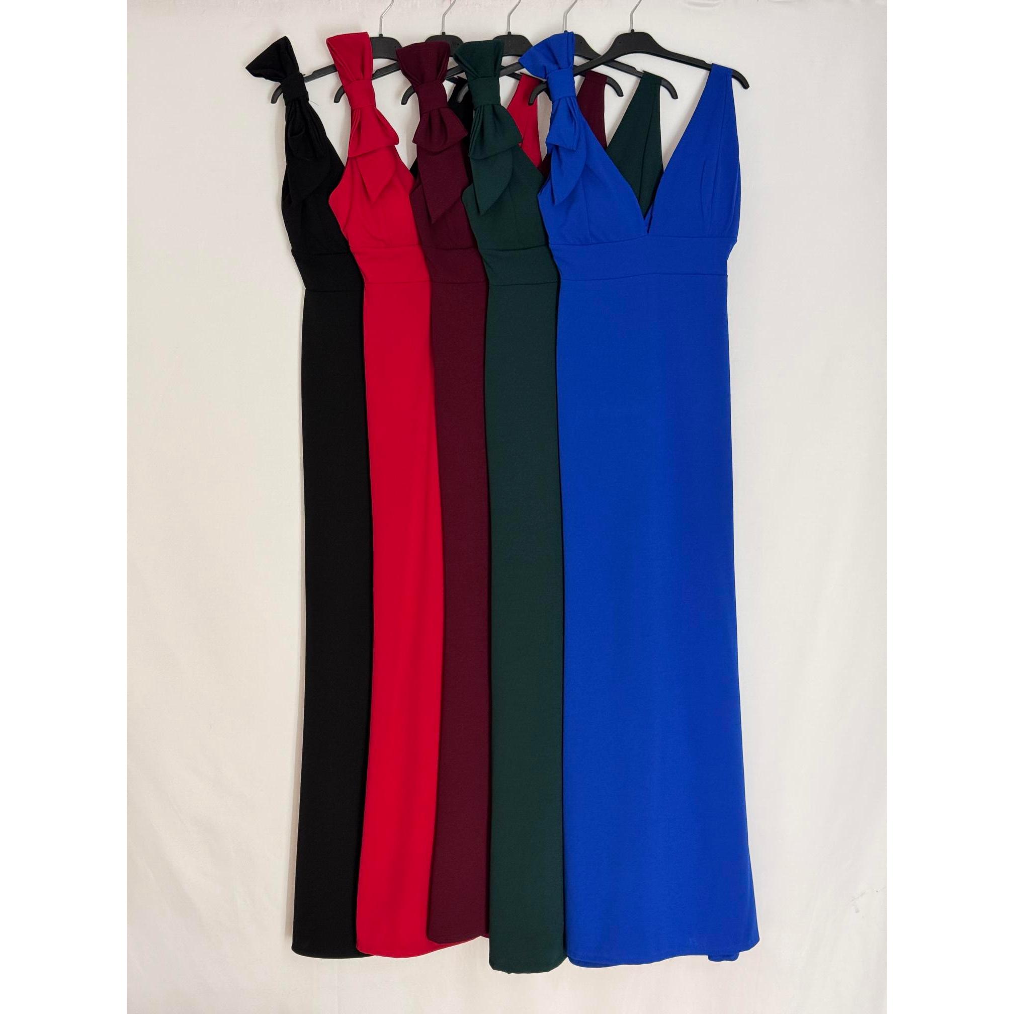 Vestido largo en tejido scuba crep para mujer con escote pronunciado y detalle de lazo. Diseño elegante disponible en amplia gama de colores para ocasiones especiales.