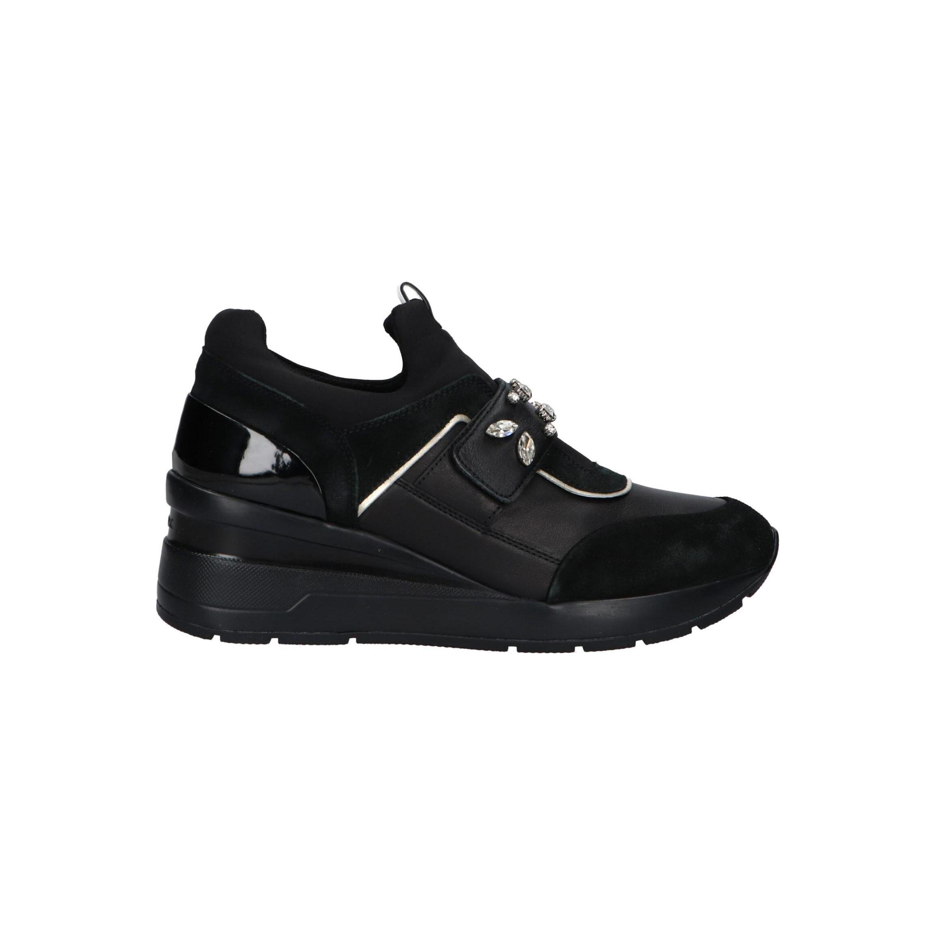 Zapatillas casual para mujer Geox en color negro