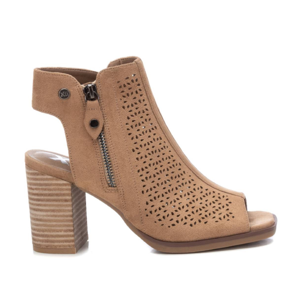 Shoes Sandalias marca Xti para mujer en color beig