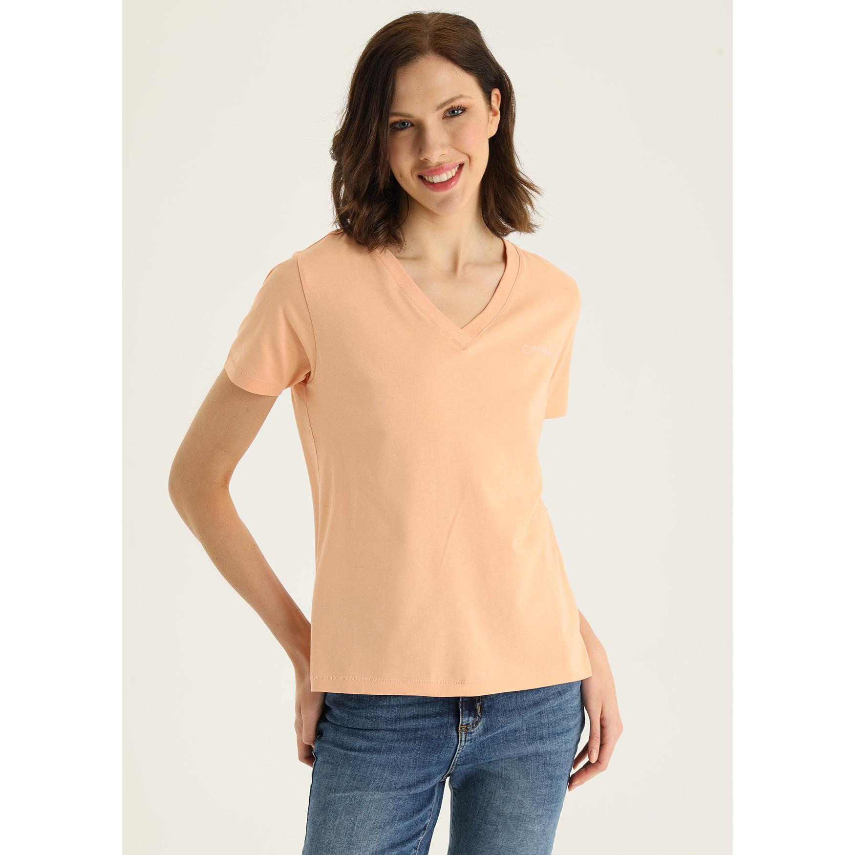 Camiseta de manga corta Cimarron modelo Kloe para mujer · versatilidad diaria