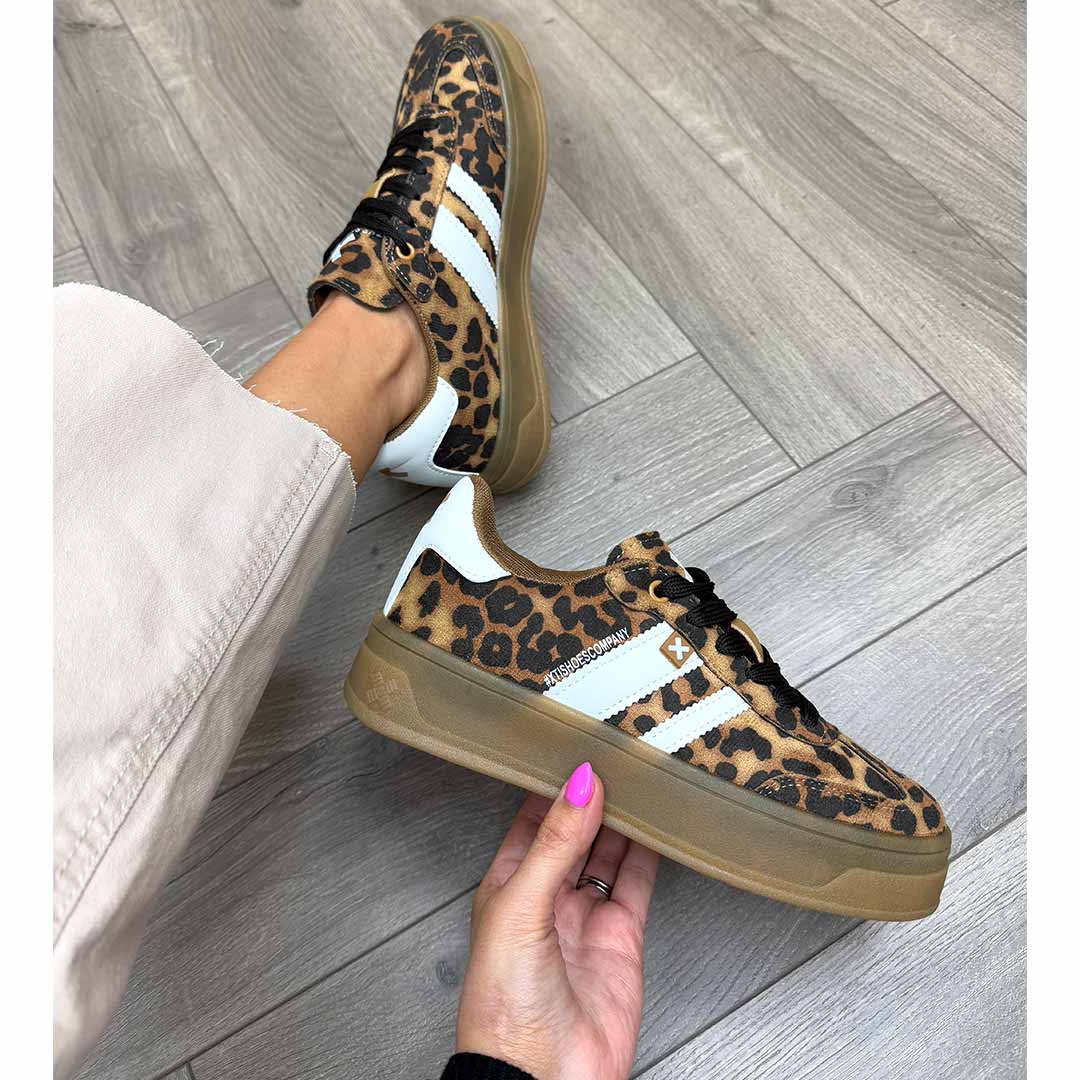 Shoes Deportivas marca Xti para mujer en color marrón