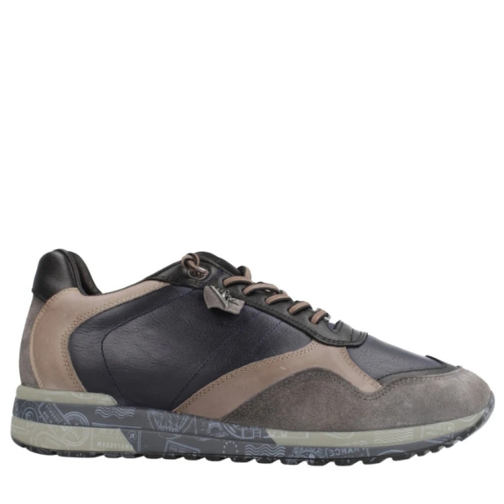 Cómoda Deportiva hombre CETTI 848-X en piel azul con refuerzos serraje gris y detalle piel marrón. Cordones elásticos. Plantilla acolchada extraible. Cómoda cuña Altura Tacón bajo (1-3 cm) Referencia