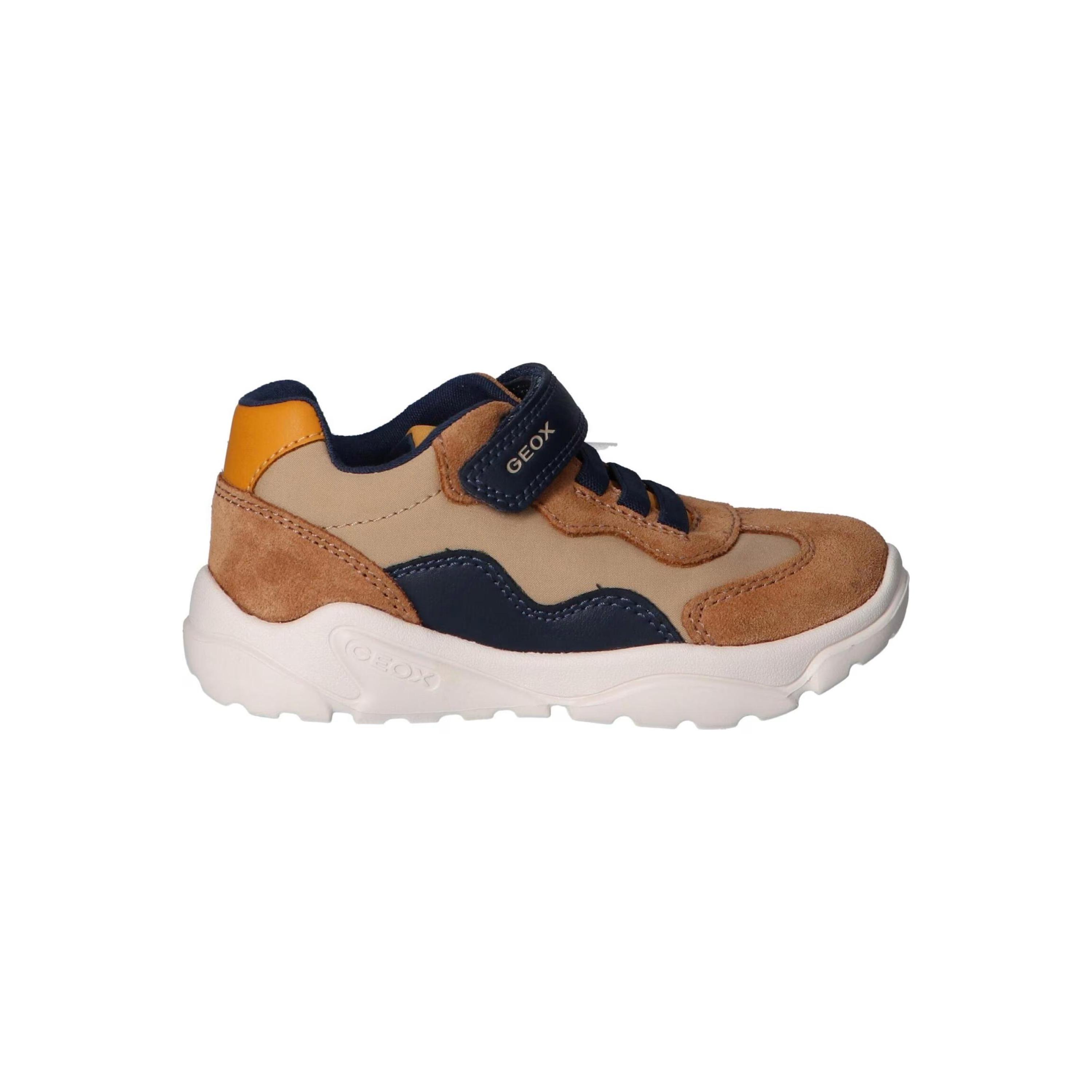 Zapatillas casual para niño Geox en color beige