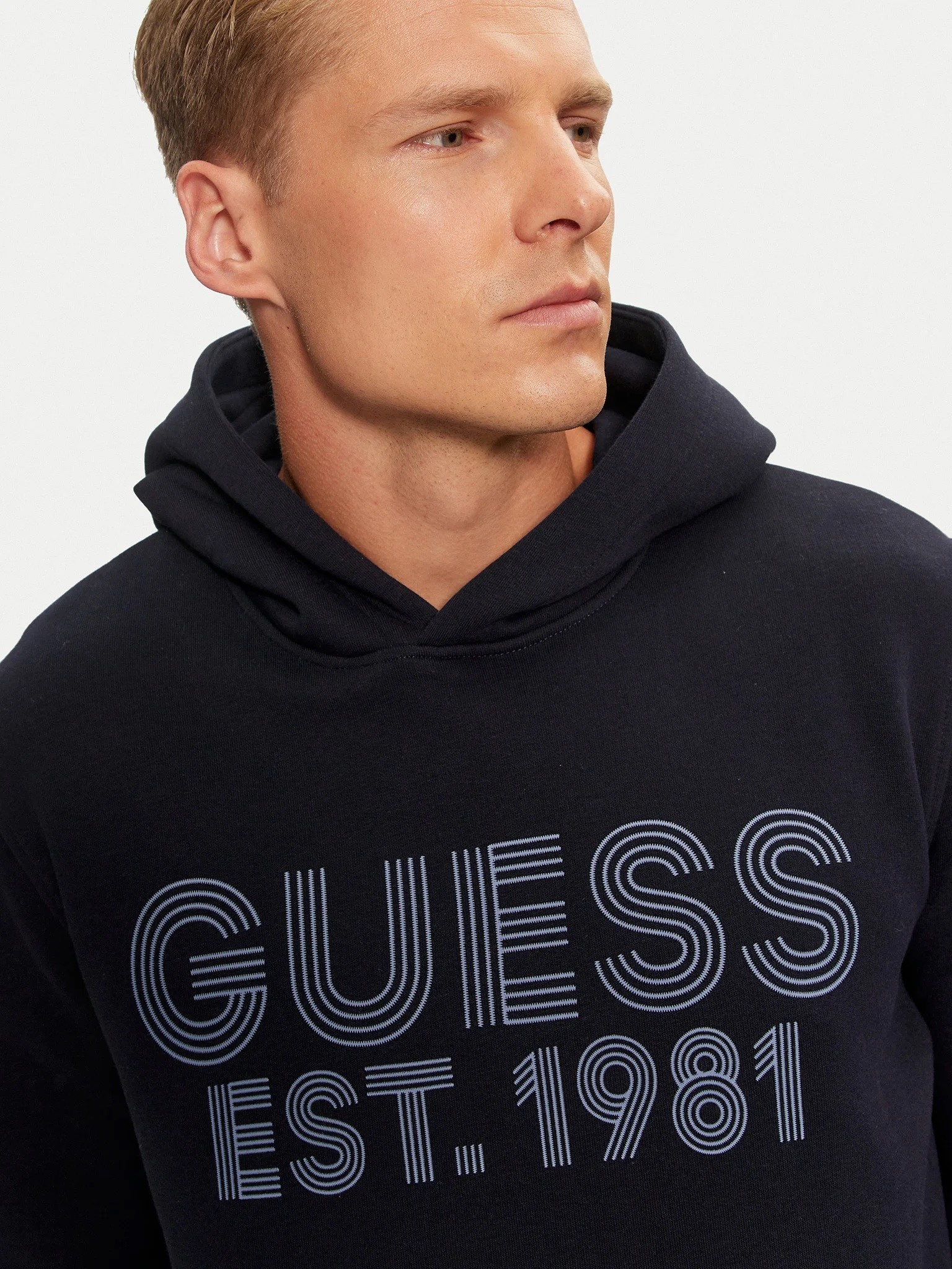 SUDADERA GUESS BEAU CAPUCHA  NEGRO