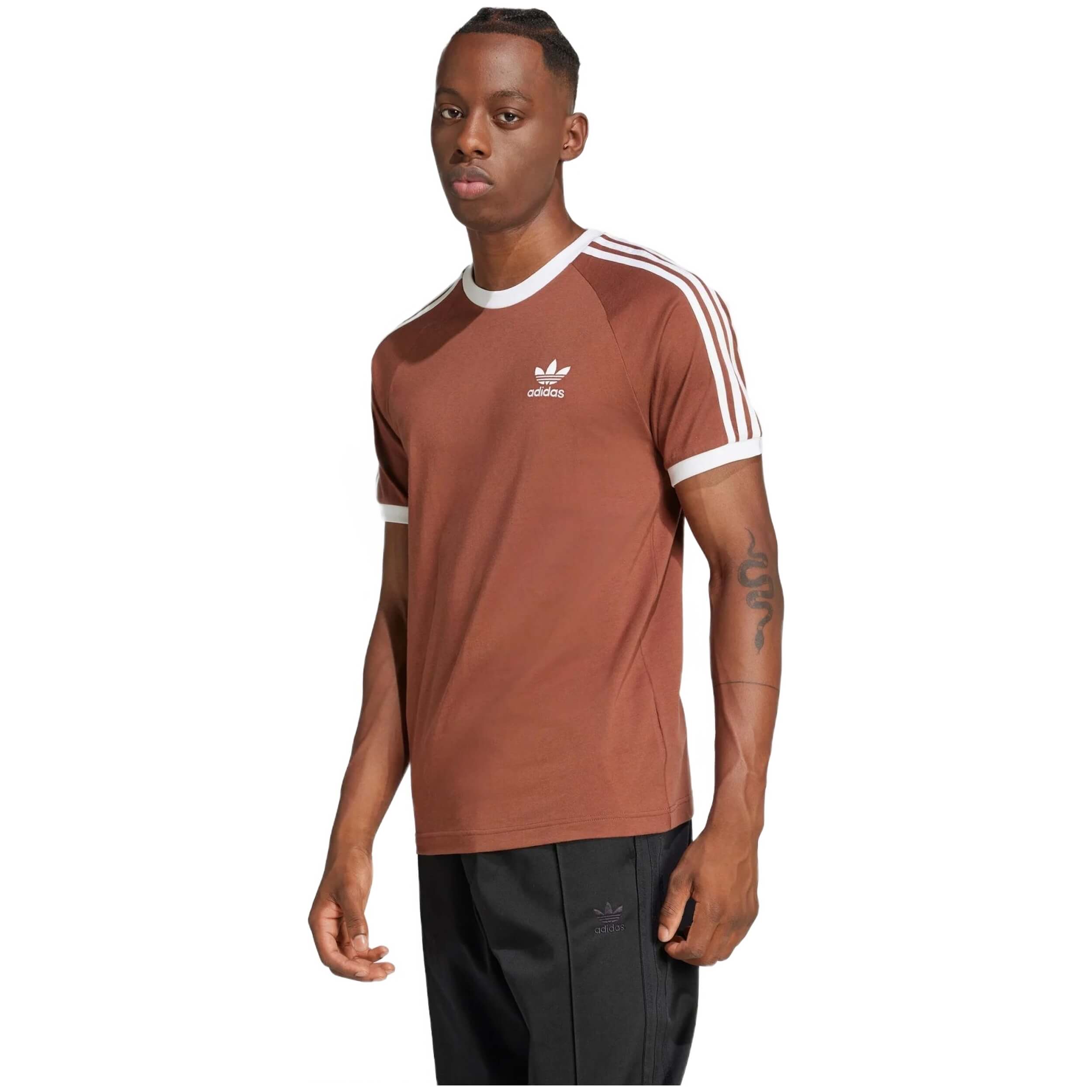 Camiseta de Manga Corta Adidas 3 Stripes para hombre en color marron