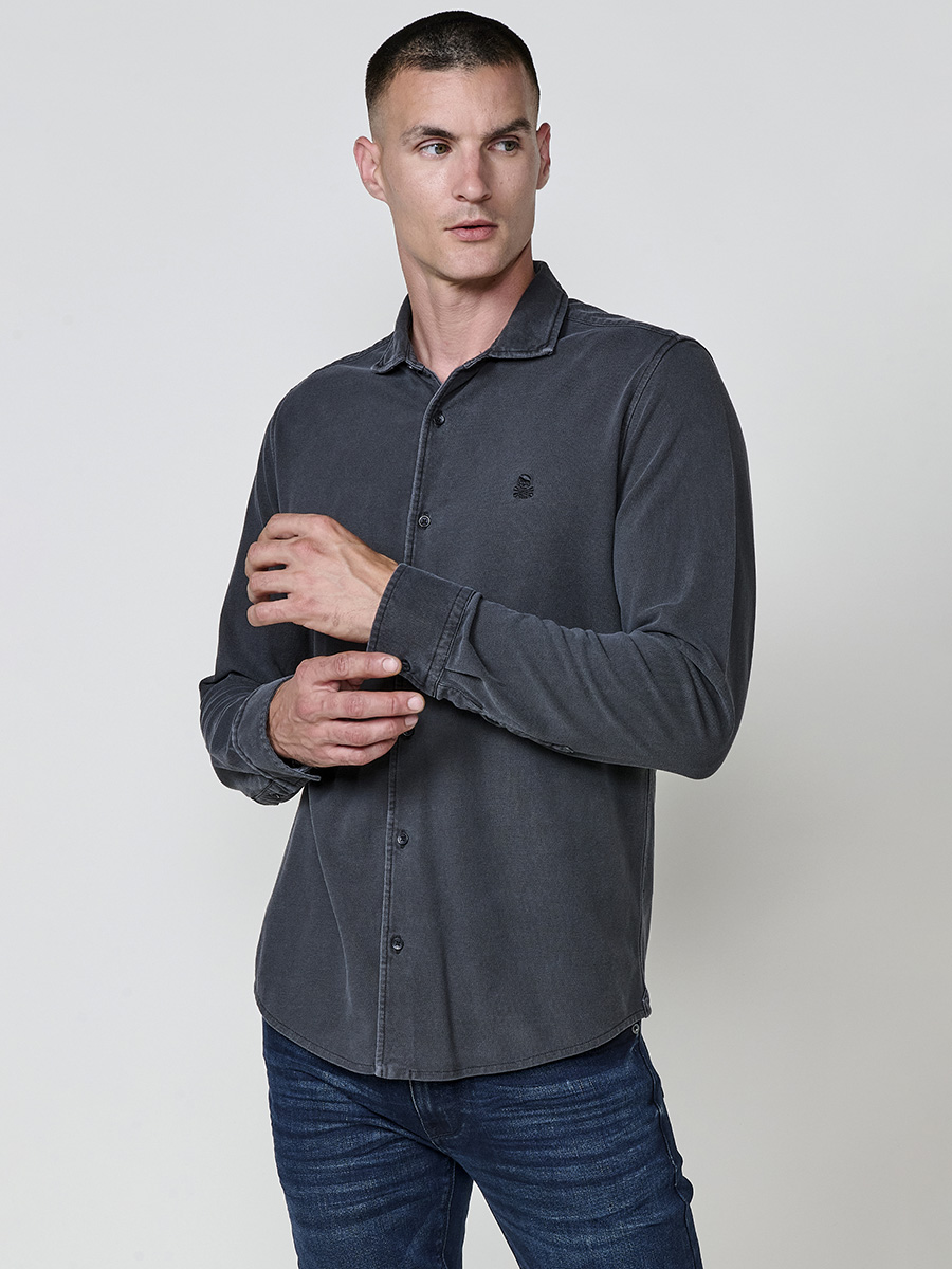 Koroshi - Camisa manga larga para hombre de 100% algodón con acabado lavado, cuello camisero y cierre frontal completo