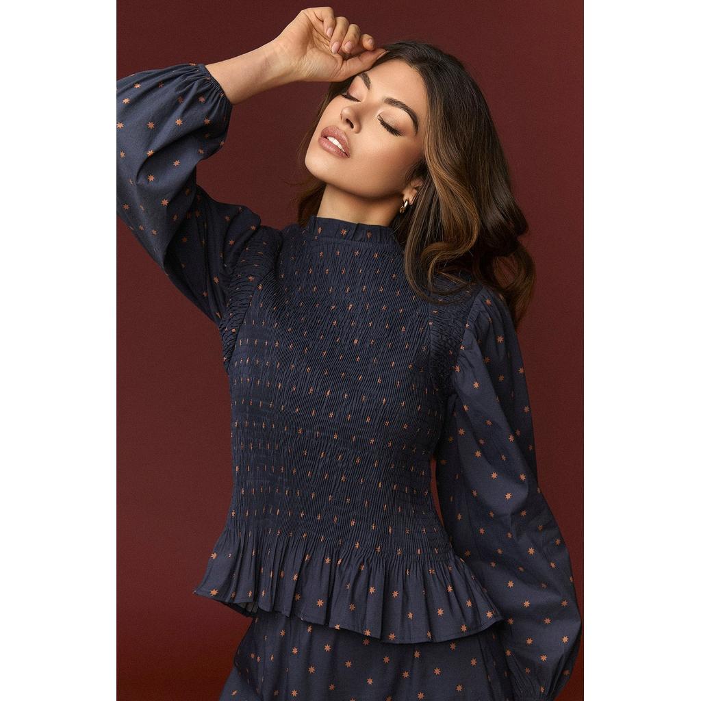Minueto - Blusa azul estampada con mangas abullonadas y detalles fruncidos de algodón elástico para looks informales