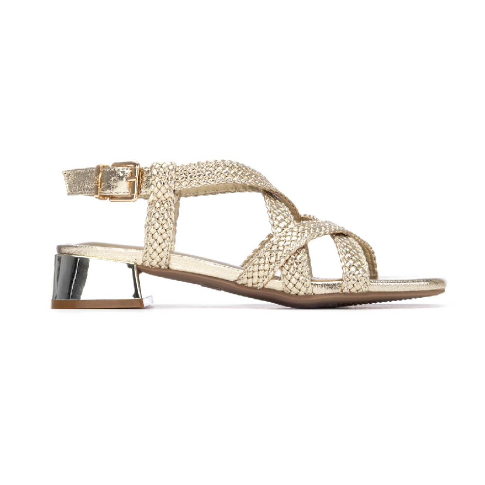 Sandalias Xti modelo 145259 en color Oro