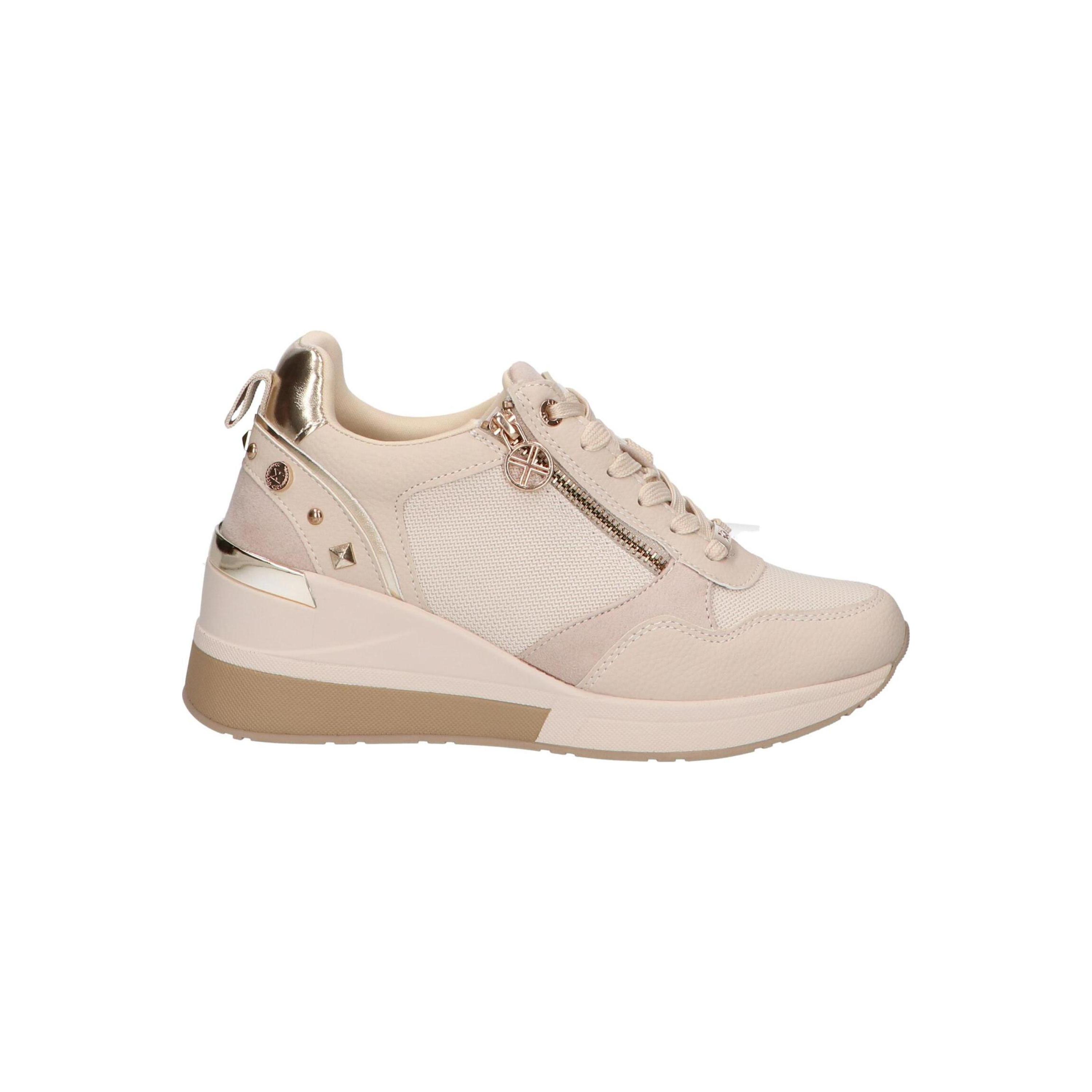 Xti casual sneakers for women in beige, made of synthetic leather with a textile lining and rubber sole, lace-up closure, perfect for autumn-winter, comfortable women's shoes for everyday wear.