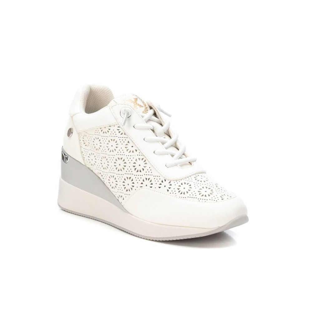 Xti - Zapatillas casual mujer modelo 143776 en blanco, cómodas y versátiles para outfit diarios con cierre de cordones
