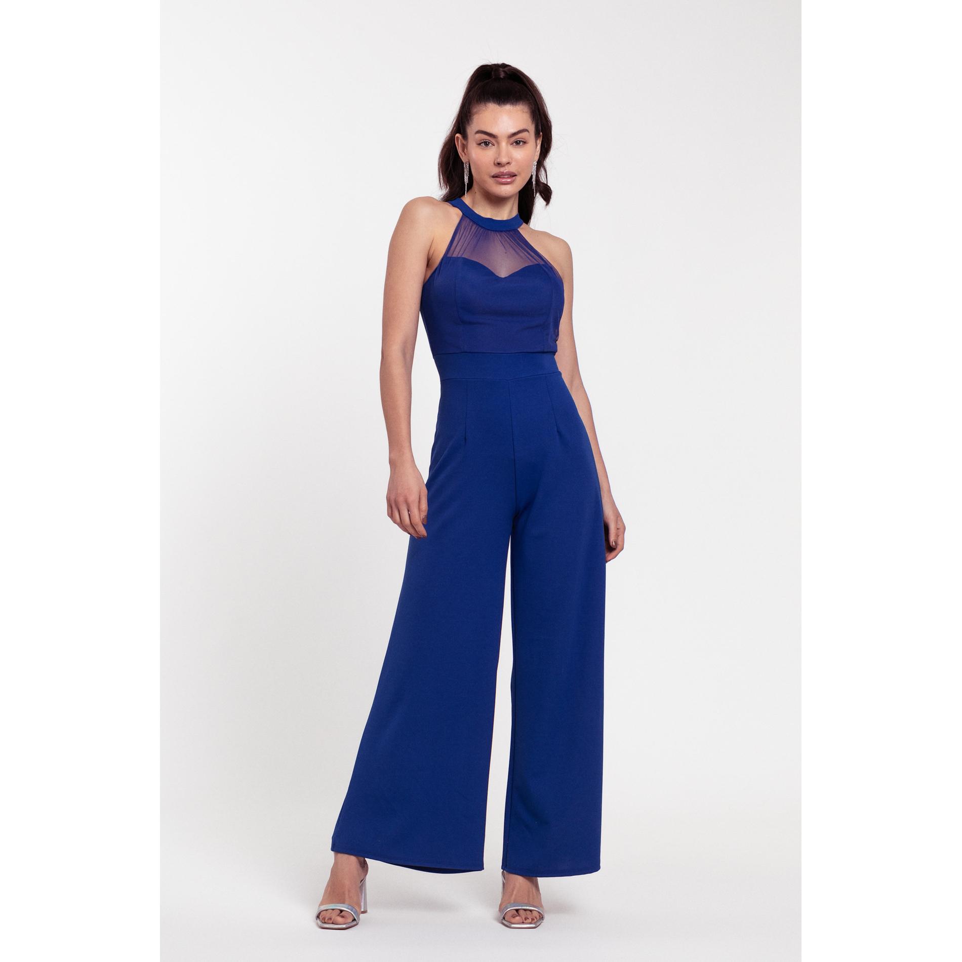 Mono largo tejido Scuba. Cuello halter con transparencias, cremallera invisible en la espalda y relleno en el pecho. Pata de elefante