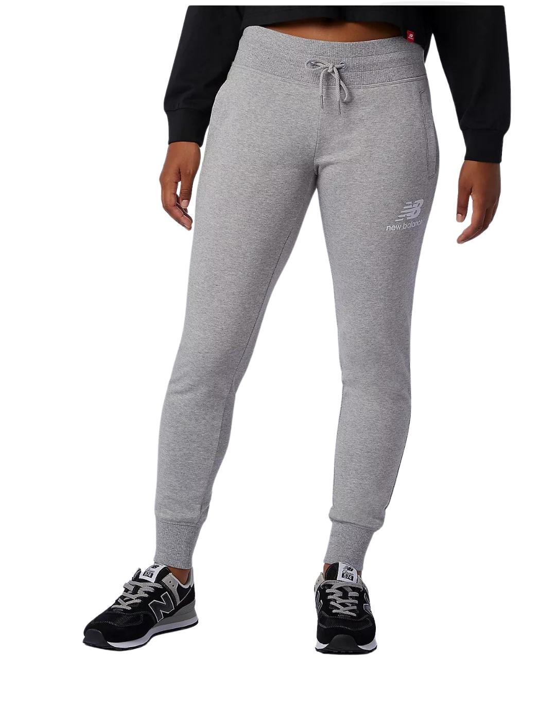 pantalon new balance Essentials French Terry gris de mujer.
