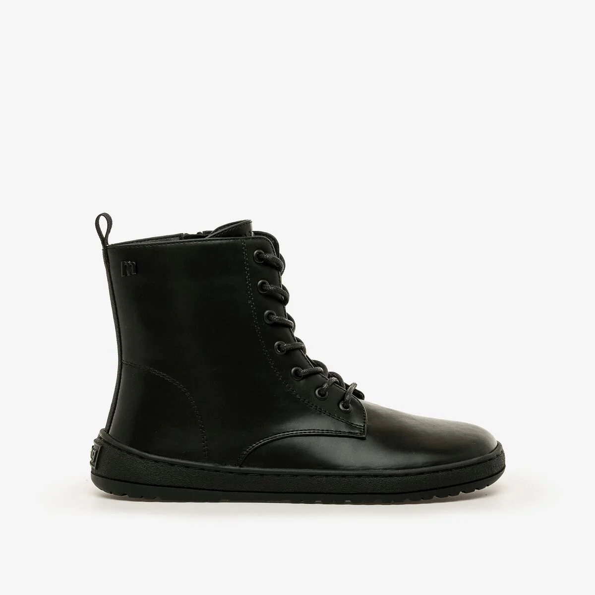 Botines Mustang 55468 Polly Negro barefoot de estilo militar para mujer, modelo Free Alask de color negro.