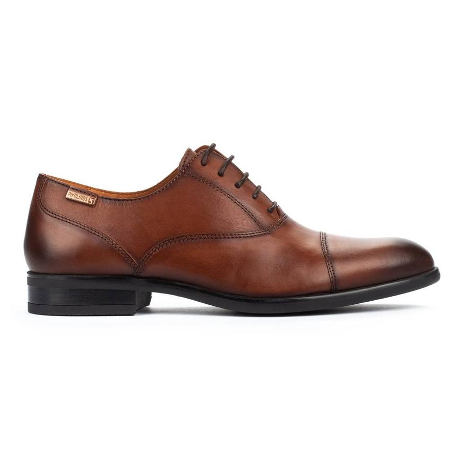 Pikolinos Bristol M7J-4184 clasico modelo Inglés de caballero con pala cortada y cordones, plantilla extraible. Fabricado en piel de primera calidad y plantilla confort.