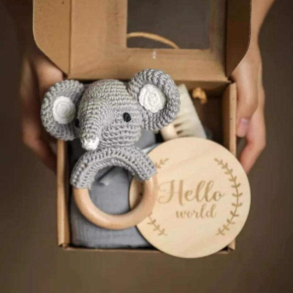 Caja de regalo para recién nacido, Toalla de baño de algodón para bebé, mantas para envolver, cepillo de lana para el pelo, juguete de ganchillo hecho a mano, tarjeta de felicitación, 4 piezas por juego