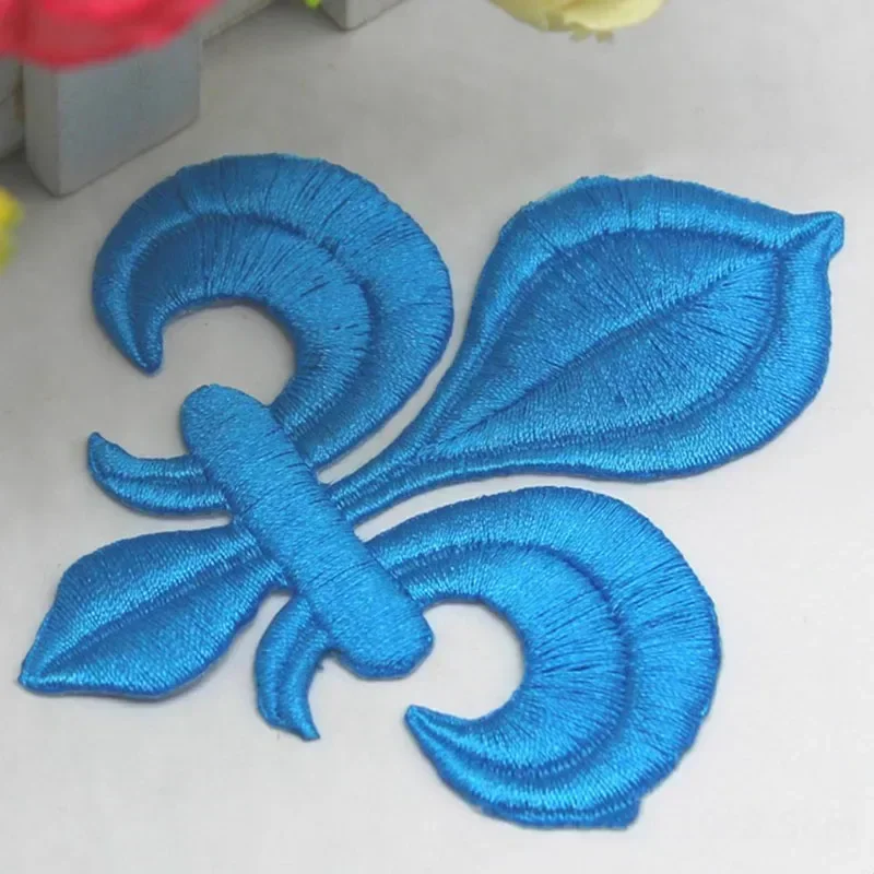 TK Apliques bordados con parches de hierro, apliques de flores doradas y plateadas, decoración de tela de encaje, flor de loto De Lis, costura artesanal, 5 uds.